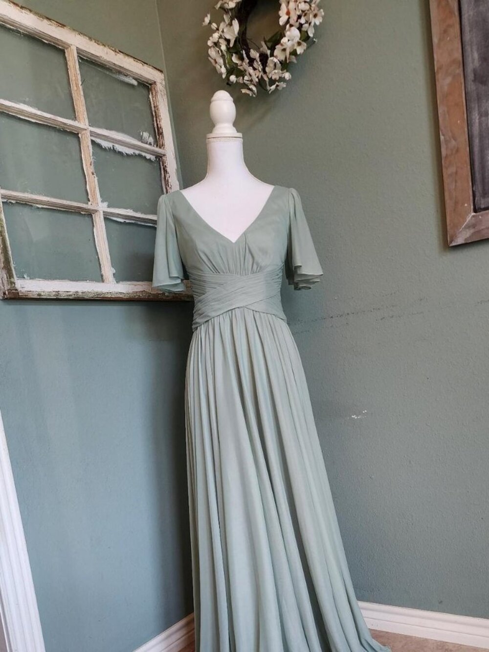 Gorgeous Formal Sage Green Maxi V-neck Size 4